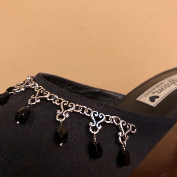 🆕 Brighton ZIZI Black Satin W/ Silver & Bead Mule - Picture 2 of 8